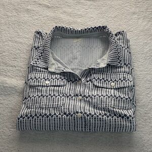 Woman’s Spartina 449 Navy and White Patterned Button-Down Shirt
3/4 sleeve